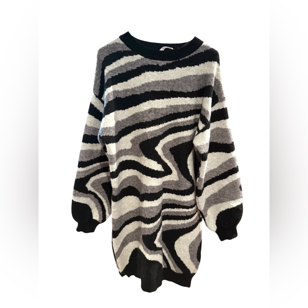 Dreamers Oversized Sweater Medium Black Gray Abstract Cozy Knit Pullover
